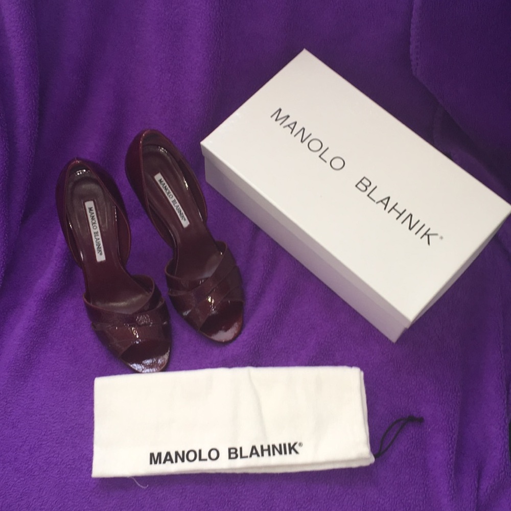 MANOLO BLAHNIK Burgundy pump
